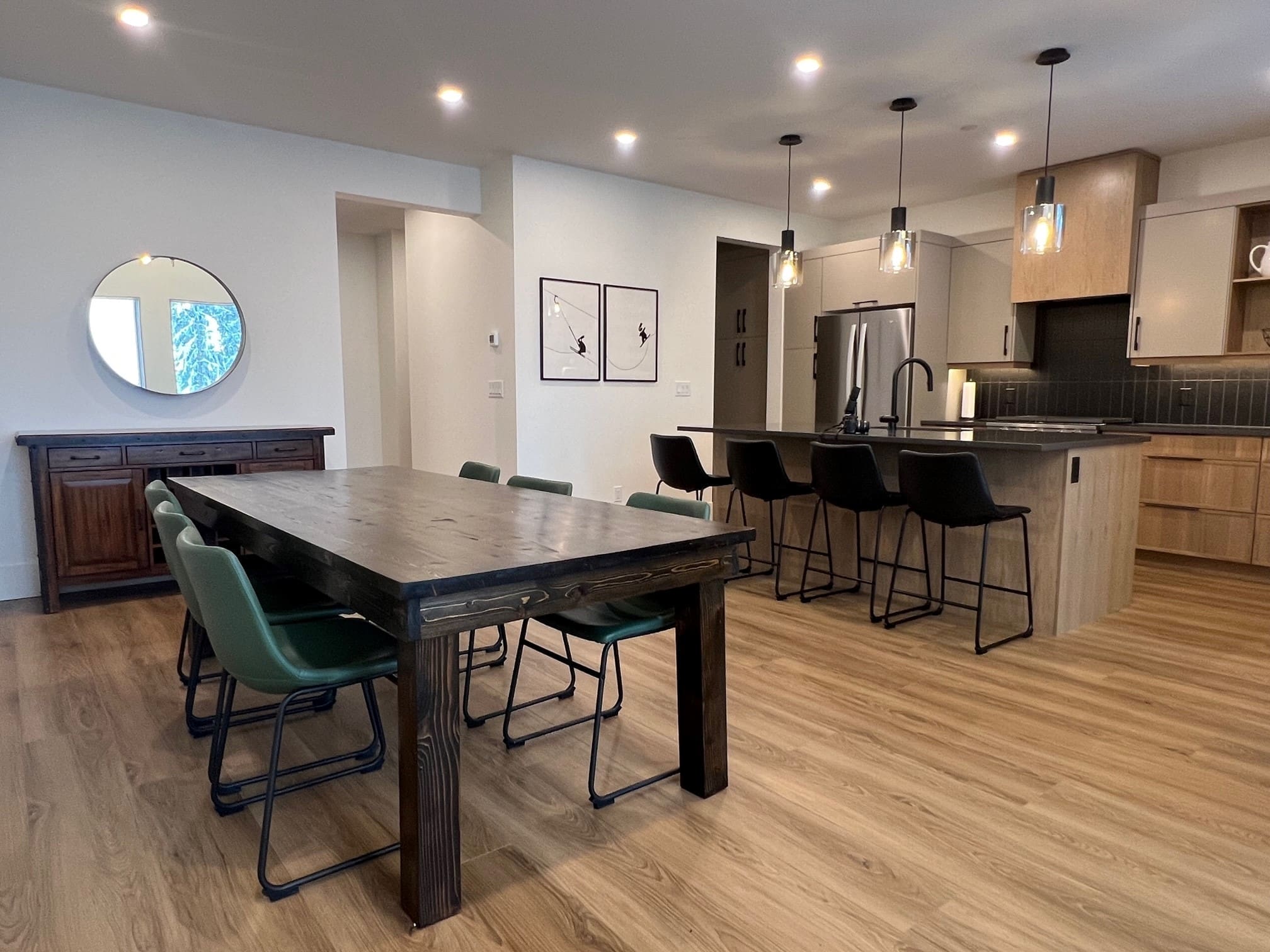 This brand new modern duplex with large dining table and area, den for the kids, private hot tub, laundry, BBQ and amazing ski-in and out access from behind the house.