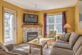 Bright, top floor 2 bedroom condo at Creekside. Gas fireplace, tv, balcony overlooking the Silver Queen Chairlift.