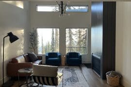 High-ceilings, modern and open living room with mountain views, gas fireplace, dining table, BBQ on deck, private hot tub & laundry for your family or friends next vacation.