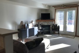 Studio condo at Creekside with direct access to the ski hill, pet-friendly, gas fireplace and murphy bed.