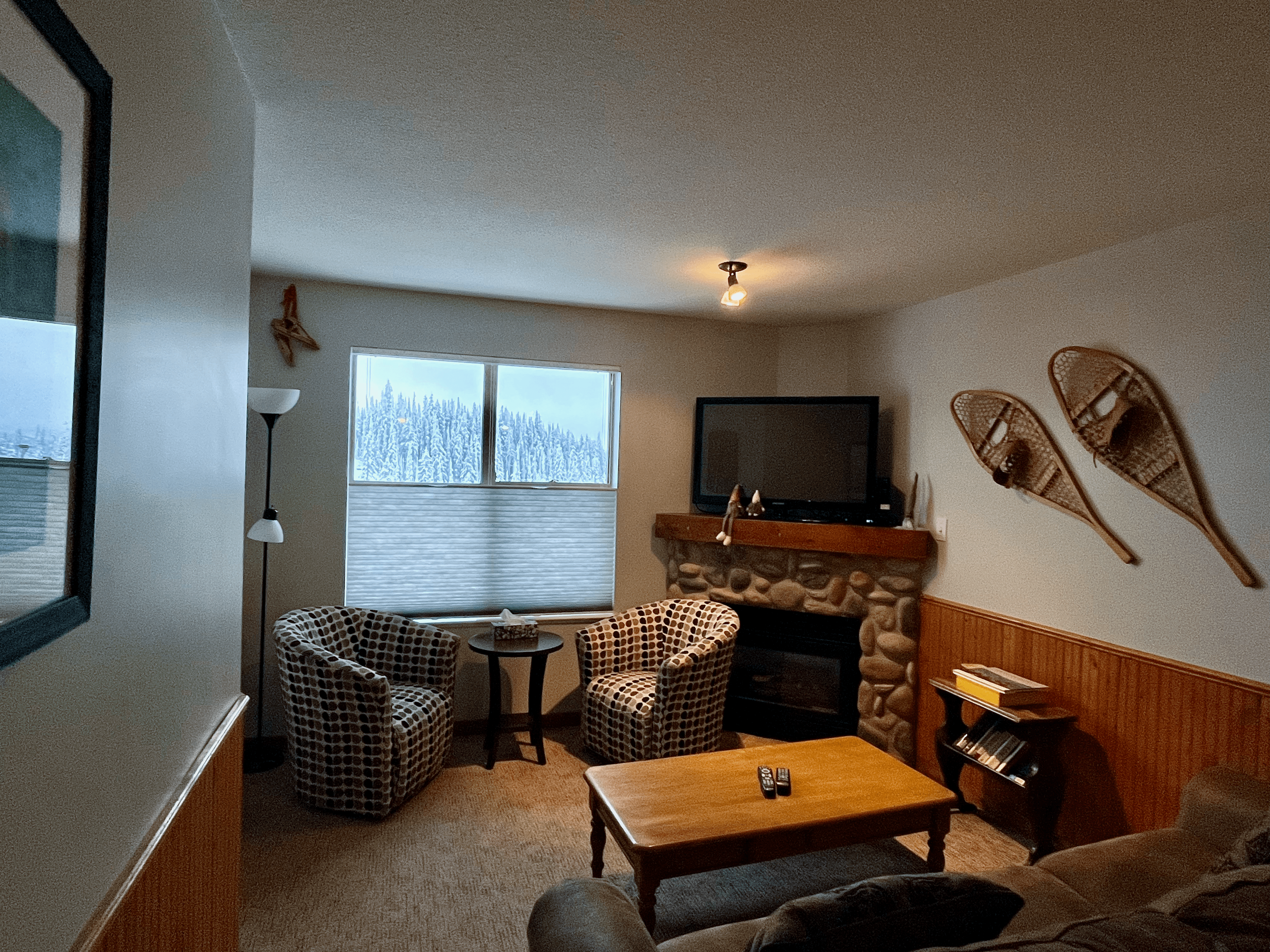 Living Room of Mountain Legacy condo at Creekside. Ground floor entrance with patio overlooking Silver Queen. Ski in and out right from your door to the slopes. Newly upgraded with full kitchen, BBQ, gas fireplace and free parking. It's pet-friendly too!