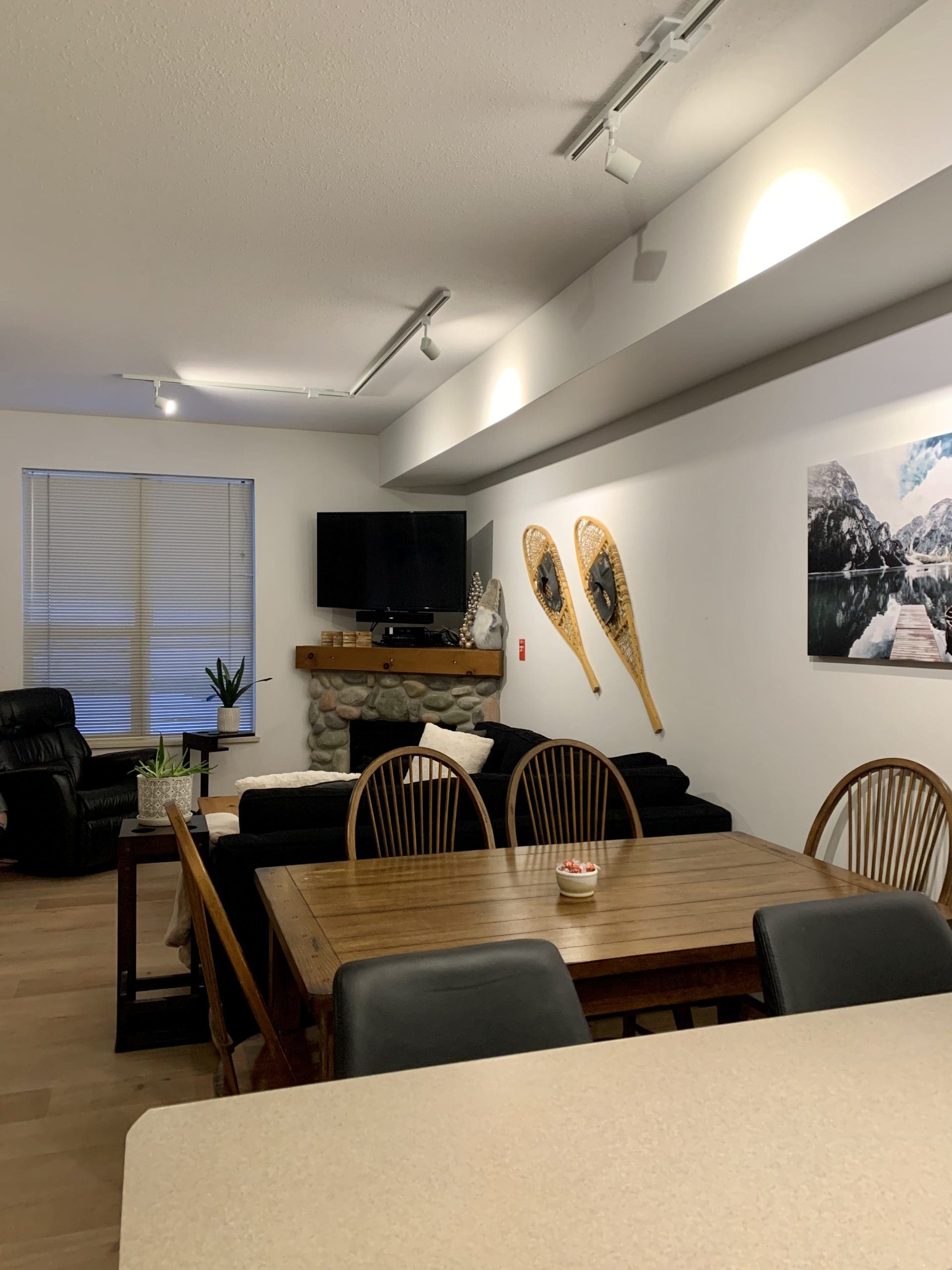 Cozy newly renovated ground floor condo at Creekside. Pet-friendly with gas fireplace, dining area and table, and opens right onto the skiway at Silver Queen Chair.