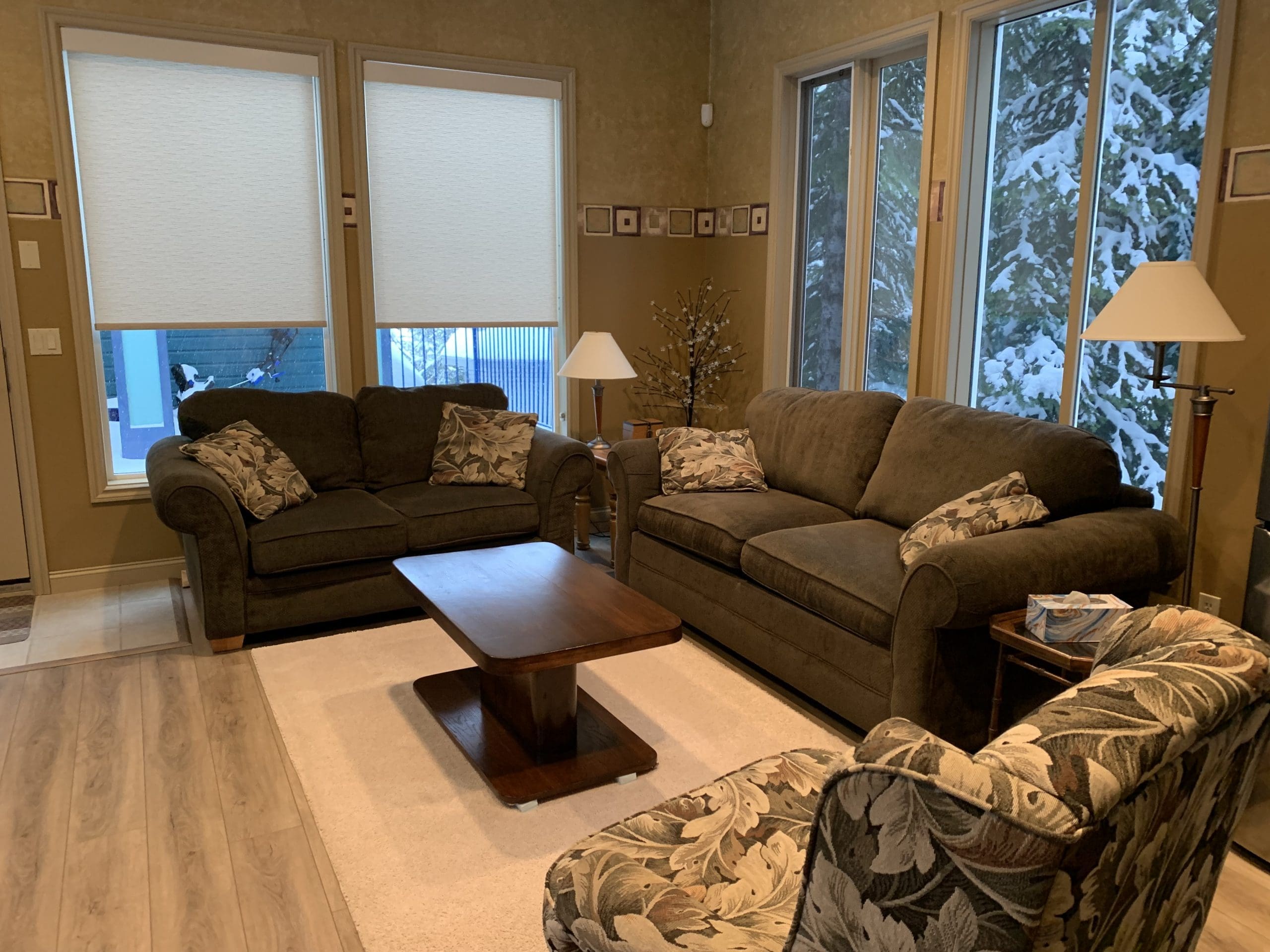 Family friendly suite with open living and dining room, great mountain views, gas fireplace, TV and close to the village.